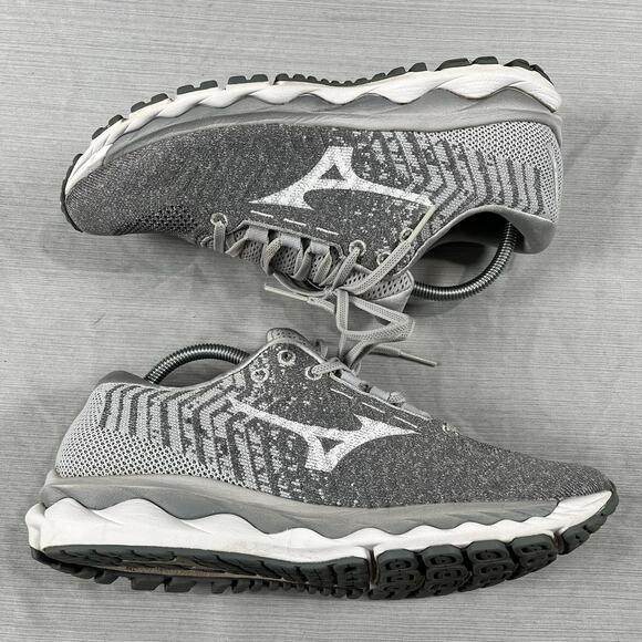 Mizuno Wave Sky 2 Women’s Size 11 Running Shoes Gray Jogging Sneakers - Picture 2 of 6